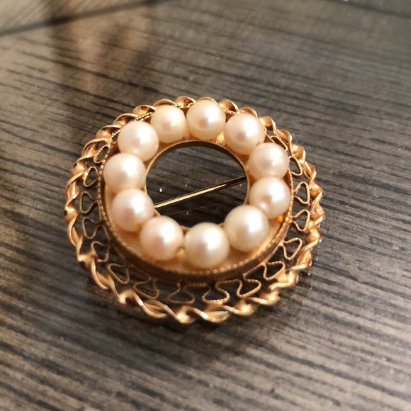 Vintage 12k Gold Filled, Real Pearl Filigree Circle Pin - Picture 2 of 11